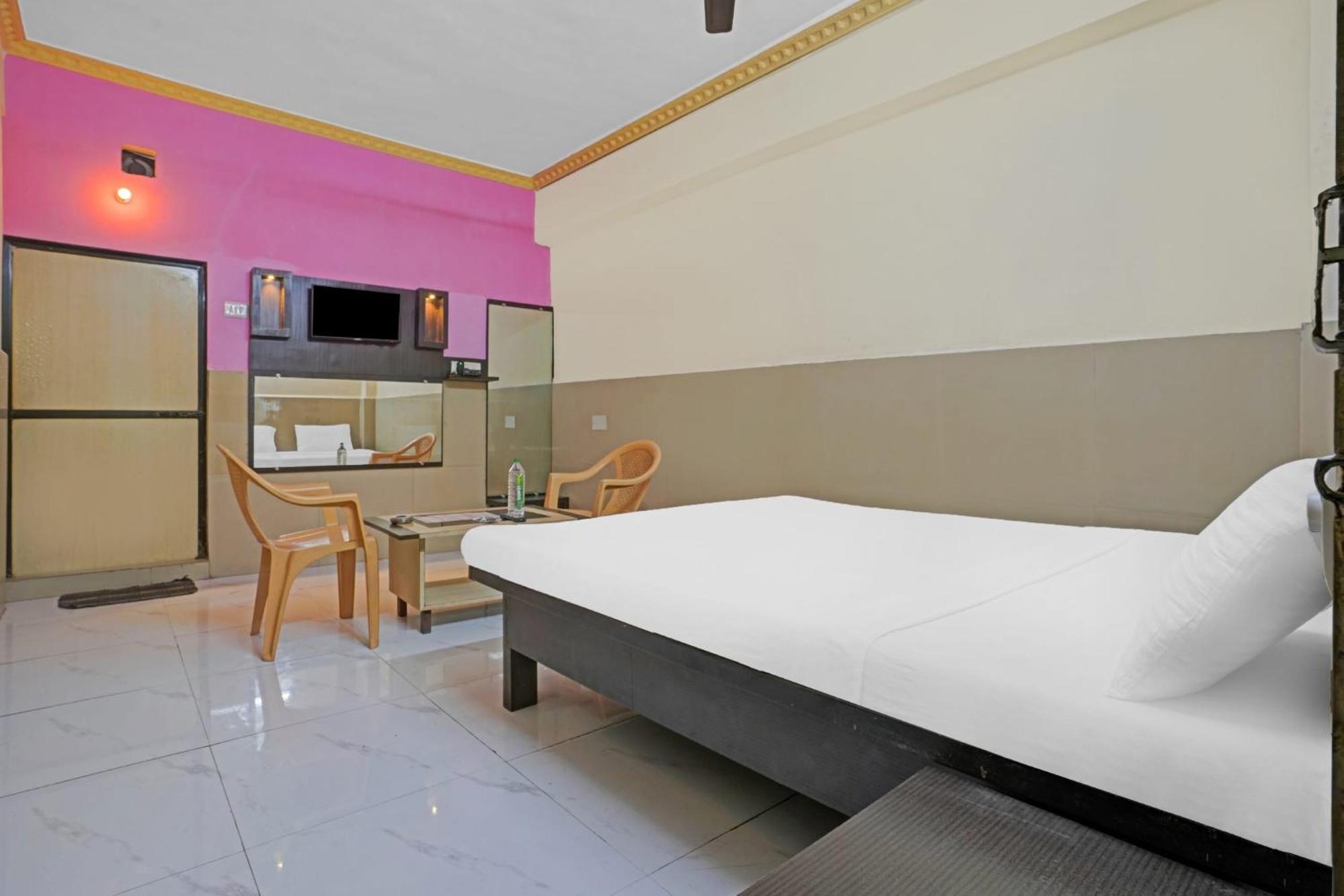 Spot On 81122 Alfa Lodge Mumbai Exterior photo